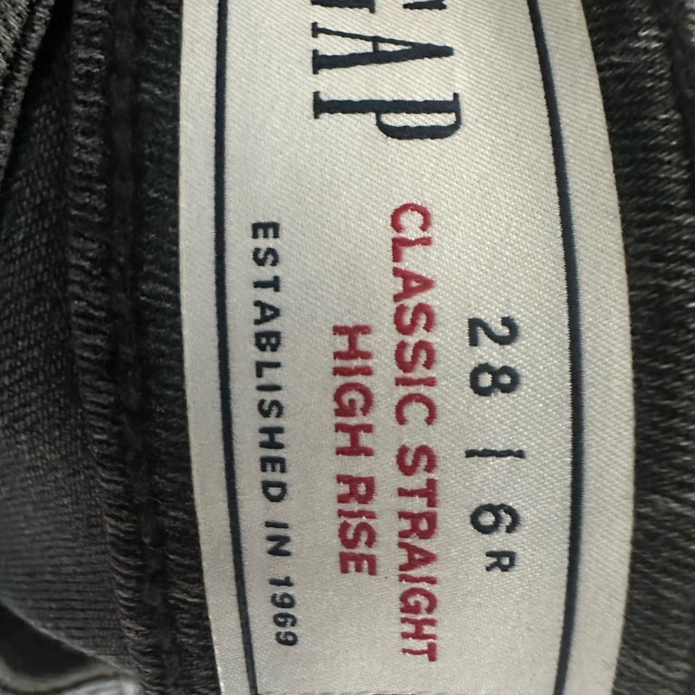 GAP Women’s Classic Straight High Rise Jeans - Picture 3 of 3